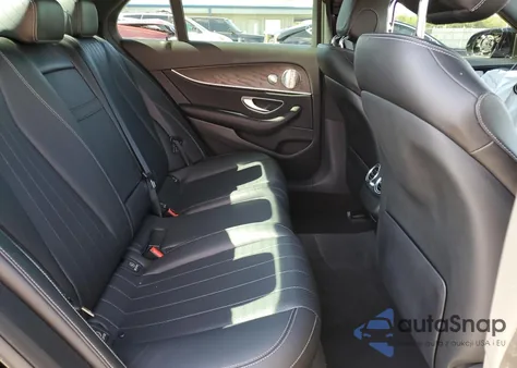 2022 Mercedes-Benz E 350 z USA, uszkodzony, nr VIN W1KZF8DB2NB095839